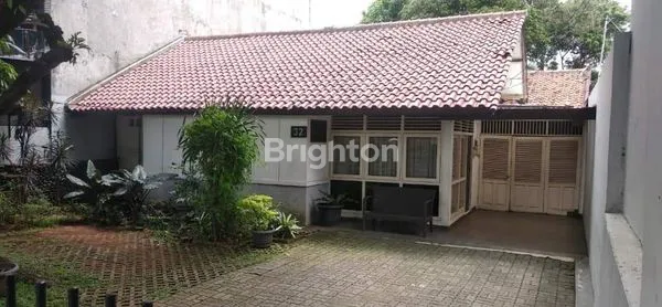 image RUMAH PINGGIR JALAN RAYA KEBAYORAN LAMA, JAKARTA SELATAN (1)