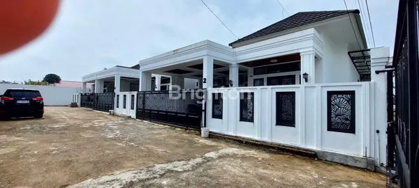 image RUMAH MEWAH SEMI-FURNISHED 4KT DI ASTANA TOWNHOUSE HARAPAN RAYA (1)