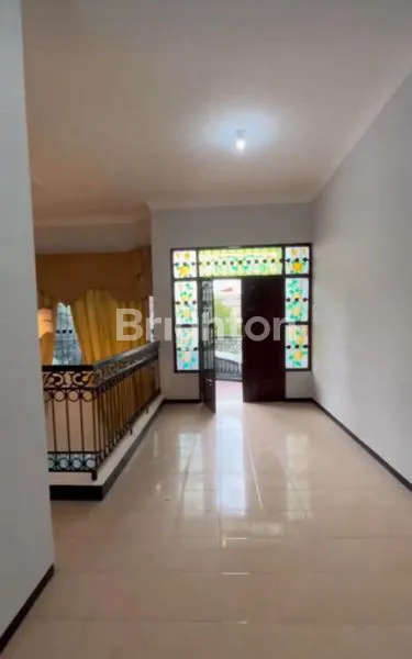 image RUMAH NGAGEL WASANA,2 LANTAI 5 KMR TIDUR,TERAWAT SIAP HUNI ! (8)