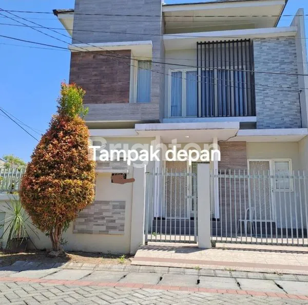 image HUNIAN HOOK MINIMALIS MODERN 2 LANTAI ONE GATE SYSTEM DI PANDUGO SBY TIMUR (2)