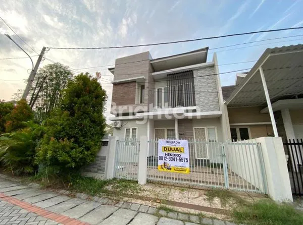 image HUNIAN HOOK MINIMALIS MODERN 2 LANTAI ONE GATE SYSTEM DI PANDUGO SBY TIMUR (1)