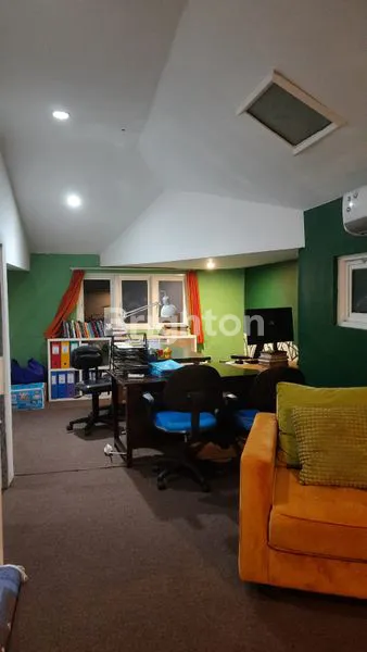 image RUMAH 2 LANTAI + MEZANIN+ TOKO ,PEPELEGI INDAH, SIDOARJO (4)