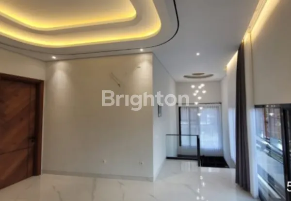 image RUMAH KUALITAS PREMIUM TROPICAL MODERN DI MANYAR KERTOADI LOKASI STRATEGIS DAN JALAN LEBAR (3)