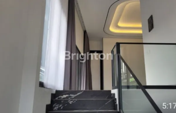 image RUMAH KUALITAS PREMIUM TROPICAL MODERN DI MANYAR KERTOADI LOKASI STRATEGIS DAN JALAN LEBAR (5)