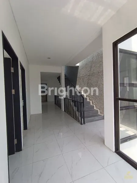 image RUMAH HOEK 2 LANTAI + ROOFTOP SIAP HUNI DI LARANGAN, KOTA TANGERANG (5)