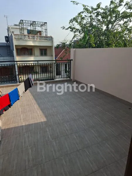 image DIJUAL RUMAH 3 LANTAI DI TANJUNG DUREN JAKARTA BARAT (7)