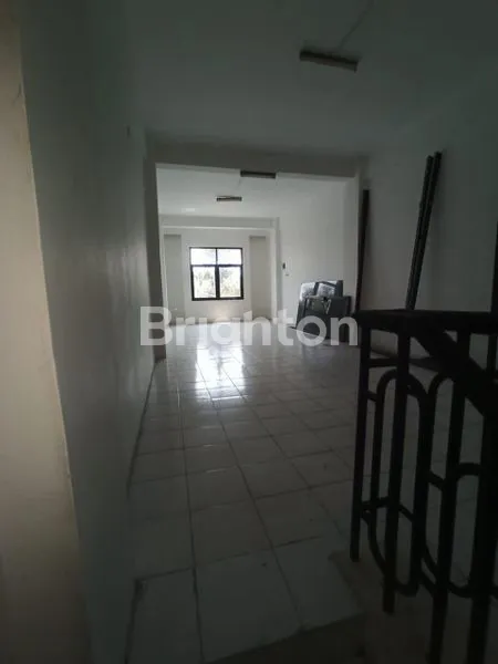 image RUKO KOMERSIAL AREA STRATEGIS RAYA JEMURSARI SIAP BEROPERASI COCOK DIGUNAKAN UNTUK SEGALA USAHA DEKAT JEMUR ANDAYANI, RUNGKUT INDUSTRI, KENDANGSARI, RAYA MERR (4)