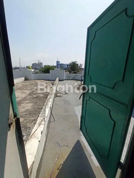 image RUKO KOMERSIAL AREA STRATEGIS RAYA JEMURSARI SIAP BEROPERASI COCOK DIGUNAKAN UNTUK SEGALA USAHA DEKAT JEMUR ANDAYANI, RUNGKUT INDUSTRI, KENDANGSARI, RAYA MERR (6)