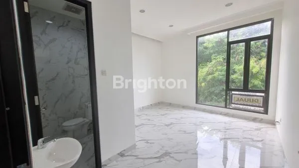 image RUMAH BARU ARATA KEDOYA 3,5 LANTAI BISA KPR DAN BEBAS BANJIR (8)