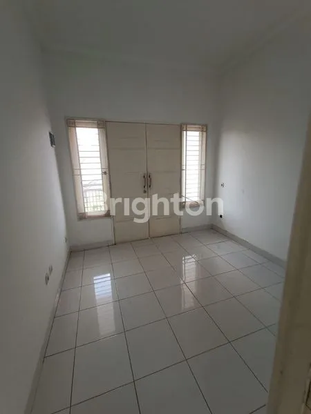 image KEMANG MELATI BEKASI BARAT SEMI FURNISHED (6)
