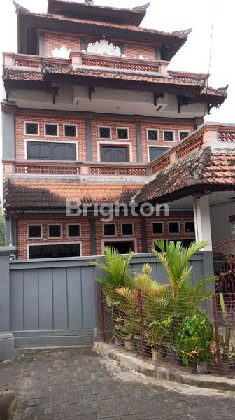 RUMAH 3 LANTAI SIAP HUNI DEKAT PUSPEM BADUNG