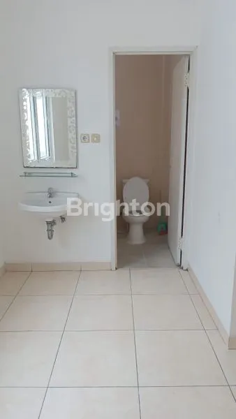 image RUKO SIAP.HUNI 3 1/2 LANTAI PLUIT COCOK UNTUK BANK (8)