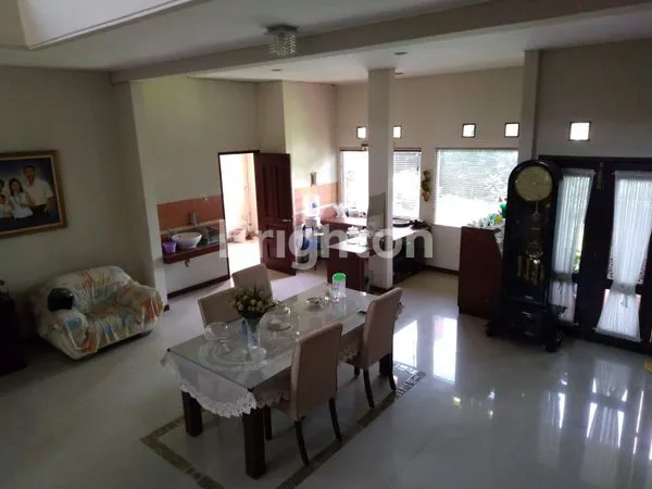 image RUMAH MEWAH MINIMALIS CIGADUNG BANDUNG (5)