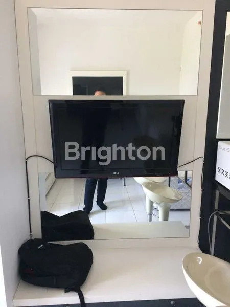 image TURUN 100JT SIAP PAKAI UC APARTMENT BERKELEY SIAP HUNI FULL FURNISH (2)