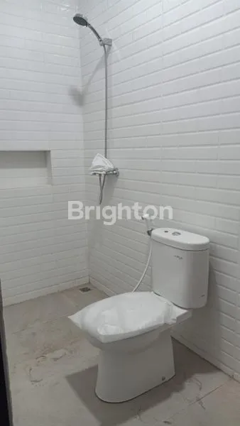 image RUMAH MEWAH ROW LEGA DI SUTOREJO DEKAT GALAXY MALL PAKUWON CITY MALL MULYOSARI (3)