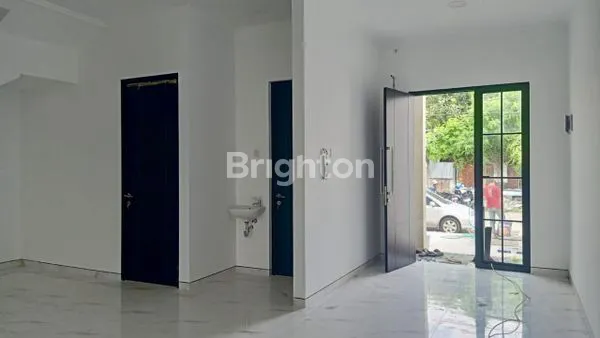 image RUMAH MEWAH ROW LEGA DI SUTOREJO DEKAT GALAXY MALL PAKUWON CITY MALL MULYOSARI (5)