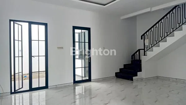 image RUMAH MEWAH ROW LEGA DI SUTOREJO DEKAT GALAXY MALL PAKUWON CITY MALL MULYOSARI (2)