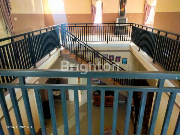 image RUMAH MEWAH 2 LANTAI HALAMAN LUAS (4)