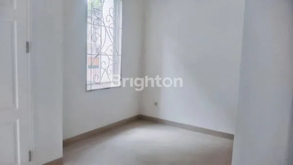 image RUMAH BAGUS 2 LANTAI DI CLUSTER ALICANTE GADING SERPONG TANGERANG (8)