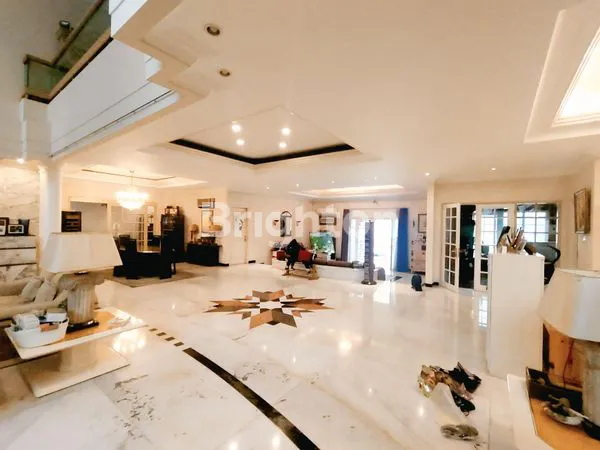 image RUMAH MEWAH 2 LANTAI HUNIAN EKSLUSIVE & ELITE EKSPATRIAT DI AREA KAWASAN BISNIS MEGA KUNINGAN, JAKARTA SELATAN (4)