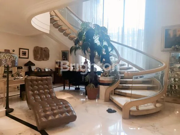 image RUMAH MEWAH 2 LANTAI HUNIAN EKSLUSIVE & ELITE EKSPATRIAT DI AREA KAWASAN BISNIS MEGA KUNINGAN, JAKARTA SELATAN (7)