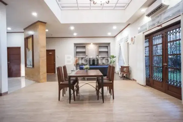 image RUMAH MEWAH MARGOREJO FURNISH, SIAP HUNI (3)