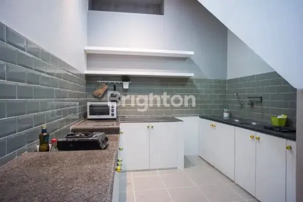 image RUMAH MEWAH MARGOREJO FURNISH, SIAP HUNI (5)