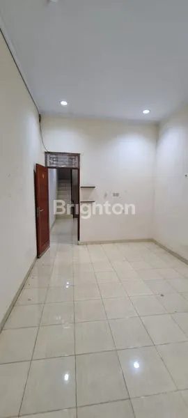 image RUMAH 3 LANTAI DI JALAN AMPERA 4, PADEMANGAN, JAKARTA UTARA (3)