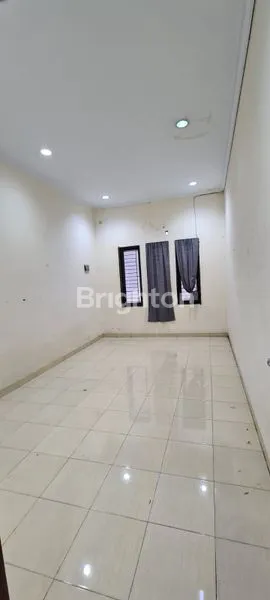 image RUMAH 3 LANTAI DI JALAN AMPERA 4, PADEMANGAN, JAKARTA UTARA (4)
