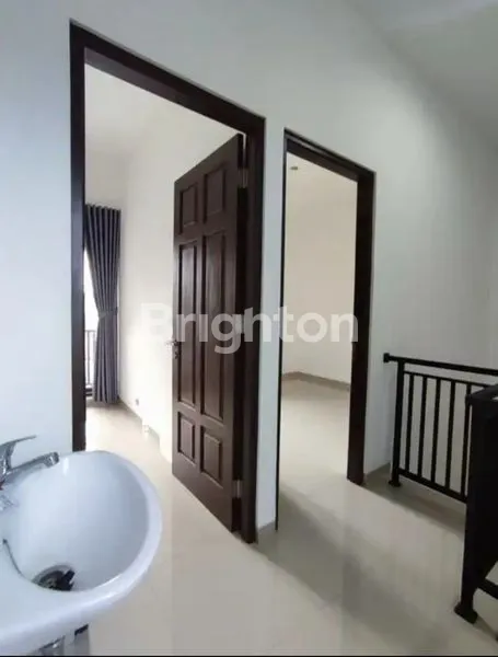 image RUMAH 2 LANTAI SIAP HUNI DEKAT RS SARI ASIH CILEDUG, TANGERANG (3)