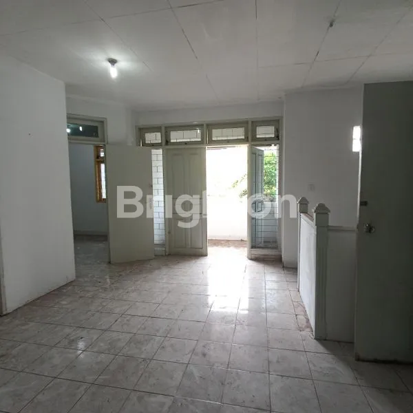 RUMAH 2 LANTAI CIDENG BIAK JAK-PUS