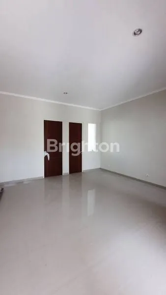 image RUMAH BARU GRESS 2 LT MINIMALIS ONE GATE MEDOKAN RUNGKUT (4)