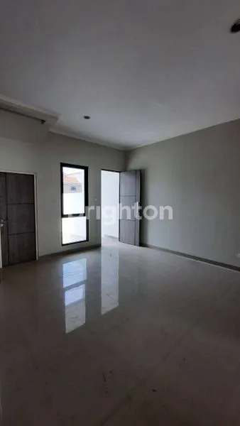image RUMAH BARU GRESS 2 LT MINIMALIS ONE GATE MEDOKAN RUNGKUT (7)