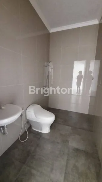 image RUMAH BARU GRESS 2 LT MINIMALIS ONE GATE MEDOKAN RUNGKUT (8)