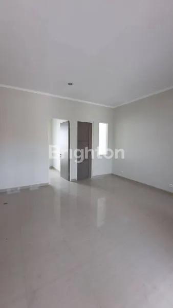image RUMAH BARU GRESS 2 LT MINIMALIS ONE GATE MEDOKAN RUNGKUT (3)