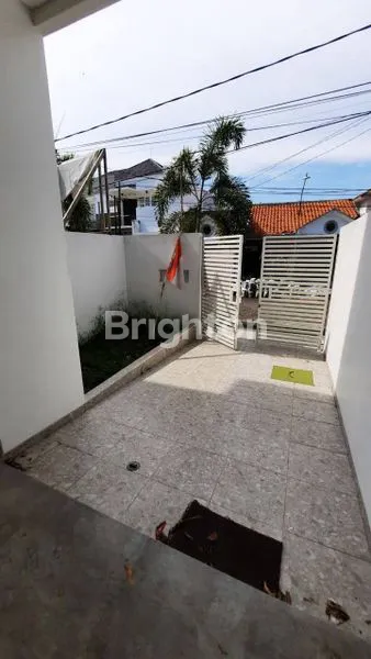 image RUMAH BARU GRESS 2 LT MINIMALIS ONE GATE MEDOKAN RUNGKUT (2)