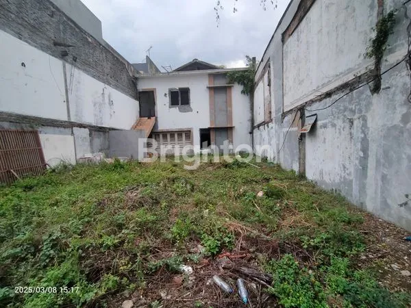 image RUMAH TUA HITUNG TANAH DALAM KOMPLEK PERUMAHAN GREEN VILLE JAKARTA BARAT (1)