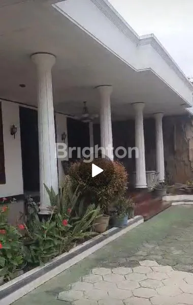 image KARANGANYAR, COLOMADU TEPATNYA GAJAHAN, RUMAH LUAS DESAIN JAWA, LOKASI STRATEGIS, TENANG DAN NYAMAN, COCOK UNTUK TEMPAT MAKAN NUANSA TRADISIONAL MAUPUN PERKANTORAN (2)