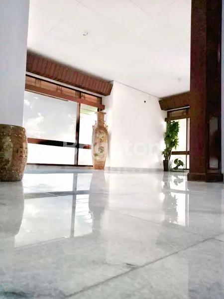 image RUMAH HOOK 2 MUKA AKSES JALAN UTAMA STRATEGIS COCOK UNTUK HUNIAN, BISNIS, PERKANTORAN, HOTEL, KULINER DI BENDUNGAN HILIR, BENHIL, JAKARTA PUSAT (7)