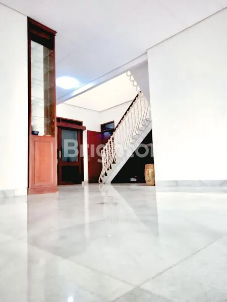 image RUMAH HOOK 2 MUKA AKSES JALAN UTAMA STRATEGIS COCOK UNTUK HUNIAN, BISNIS, PERKANTORAN, HOTEL, KULINER DI BENDUNGAN HILIR, BENHIL, JAKARTA PUSAT (6)