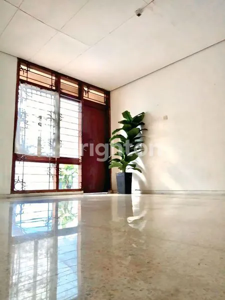 image RUMAH HOOK 2 MUKA AKSES JALAN UTAMA STRATEGIS COCOK UNTUK HUNIAN, BISNIS, PERKANTORAN, HOTEL, KULINER DI BENDUNGAN HILIR, BENHIL, JAKARTA PUSAT (3)