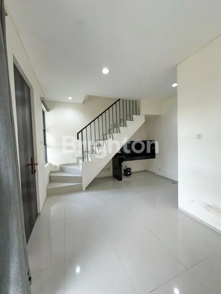 image RUMAH 2 LANTAI SIAP HUNI DI THE FIRST STONE GADING SERPONG (7)