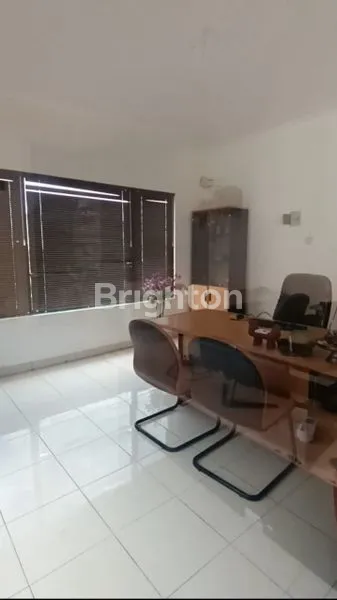 image RUKO 3 LANTAI STRATEGIS AREA PERTOKOAN YANG RAME PUSAT KOTA TEUKU UMAR DENPASAR (5)