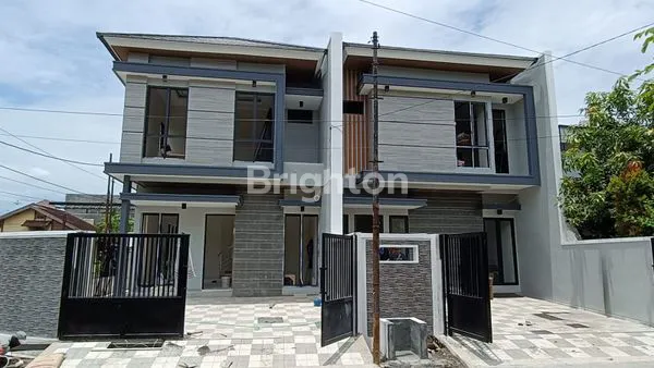 image RUMAH BARU GRESS 2 LANTAI MINIMALIS MODERN LEBAR 7 LOKASI MENARIK DI RUNGKUT MERR SURABAYA (7)