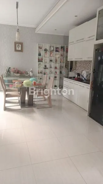 image RUMAH 2 LANTAI BAGUS SIAP HUNI DEKAT HRAND ISLAND DAN PAKUWON CITY MALL UNIVERSITAS WM WIDYA MANDALA ITS SEKOLAH XIN ZHONG MULYOSARI KENJERAN (7)