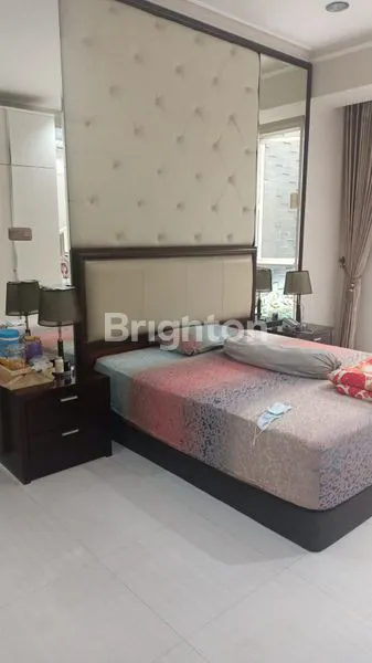 image RUMAH 2 LANTAI BAGUS SIAP HUNI DEKAT HRAND ISLAND DAN PAKUWON CITY MALL UNIVERSITAS WM WIDYA MANDALA ITS SEKOLAH XIN ZHONG MULYOSARI KENJERAN (4)