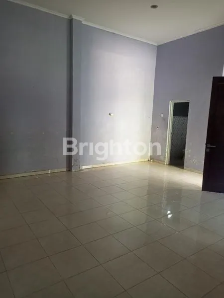image RUMAH SIAP HUNI DI DALAM PERUMAHAN DEKAT SUPERINDO COLOMADU (6)