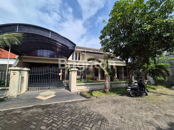 image RUMAH MEWAH BANGUNAN KOKOH DAN LOKASI SANGAT STRATEGIS AREA SURABAYA TIMUR (1)