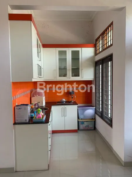 image HARGA BU RUMAH 2 LANTAI SEMI FURNISHED DENGAN 3 BALKON PURI SURYA JAYA CLUSTER PASADENA SIDOARJO (7)