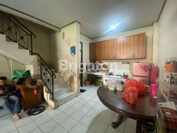 image RUMAH SIAP HUNI 2 1/2 LANTAI PADEMANGAN (7)